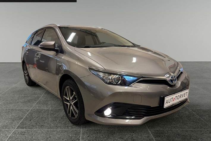 Grå Toyota Auris fra 2015