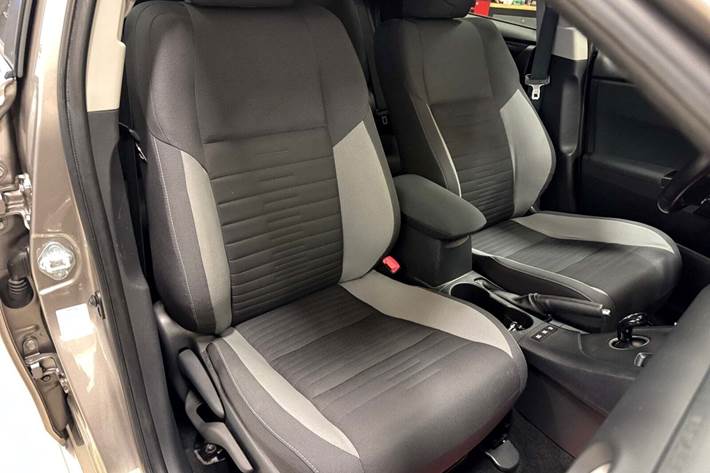 Grå Toyota Auris fra 2015