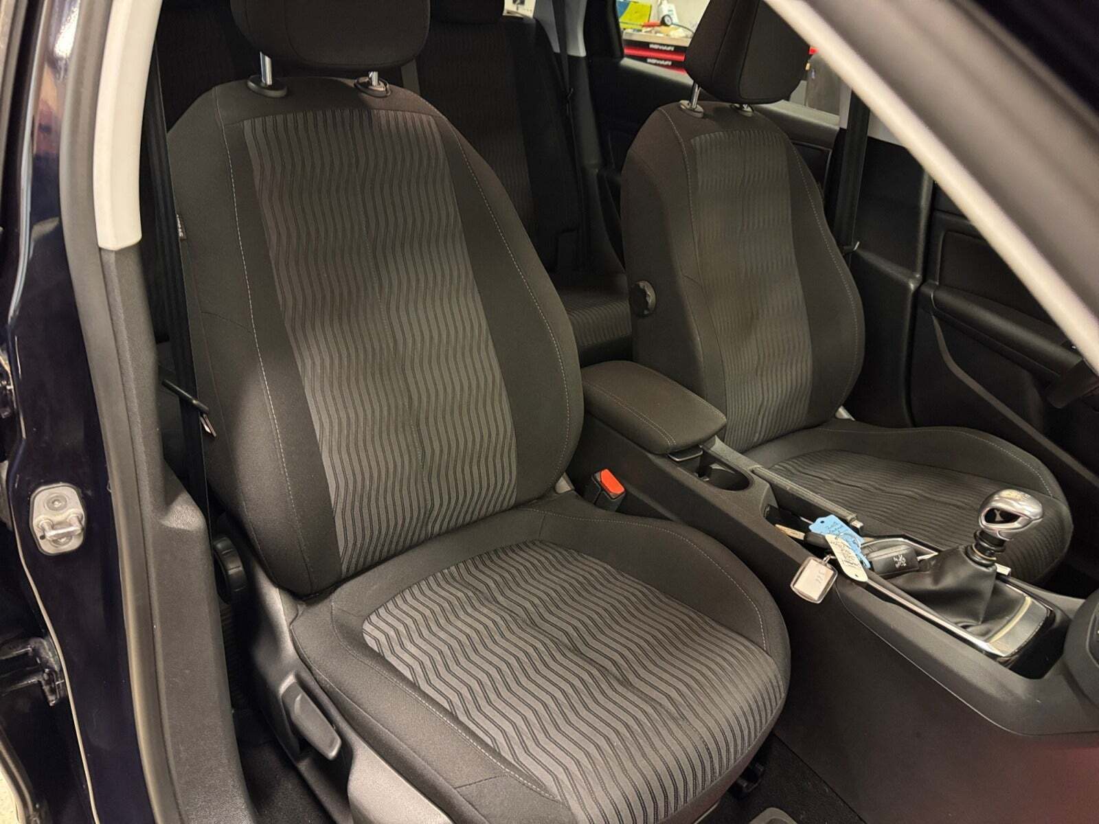 Sort Peugeot 308 fra 2015