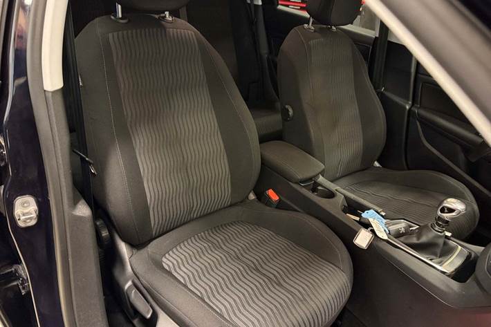 Sort Peugeot 308 fra 2015