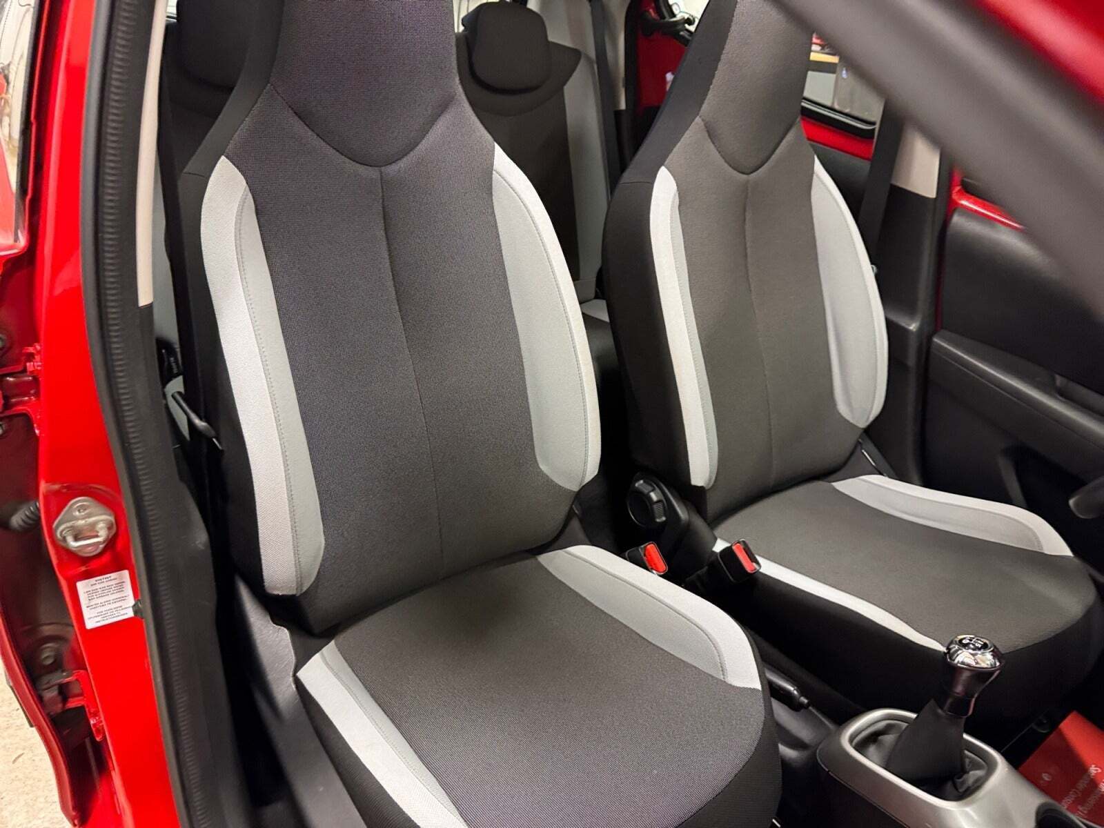 Rød Toyota Aygo fra 2015