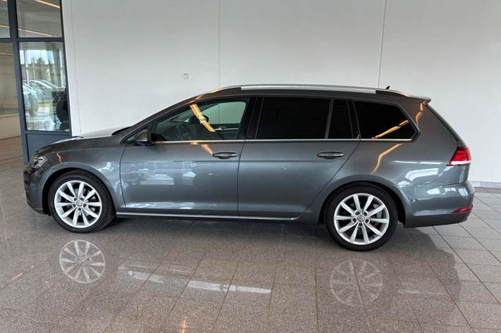 Grå VW Golf VII fra 2019