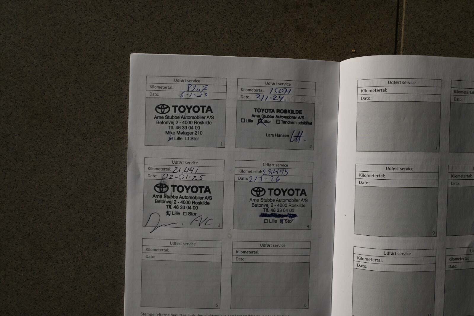 Beige Toyota Corolla fra 2021