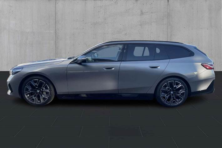 Orange BMW i5 fra 2026