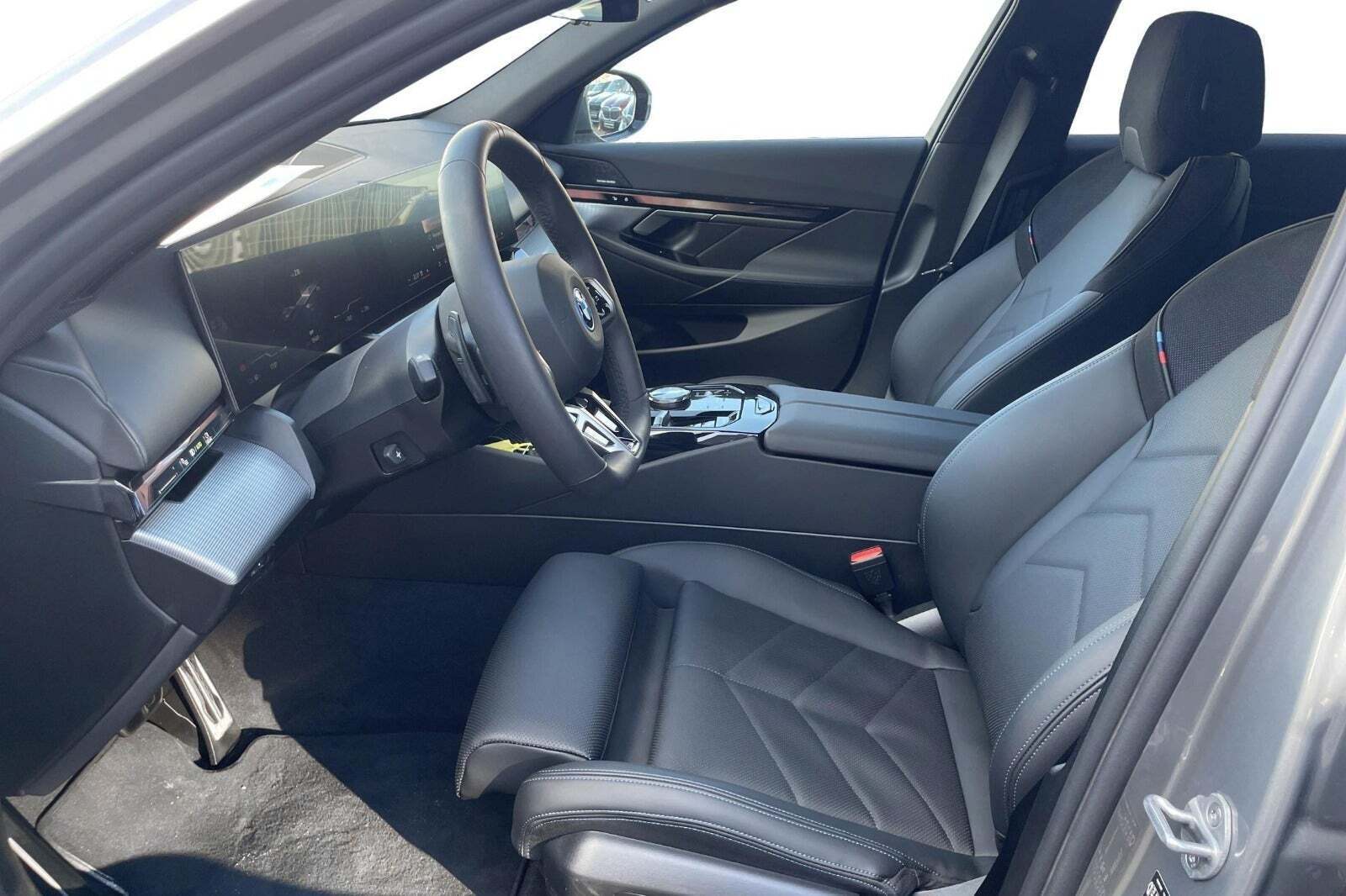 BMW i5 eDrive40 Touring Fully Charged