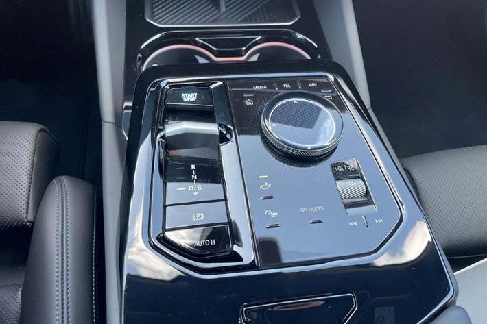 Orange BMW i5 fra 2026