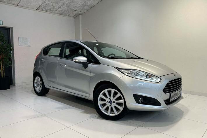 Sølv Ford Fiesta fra 2016