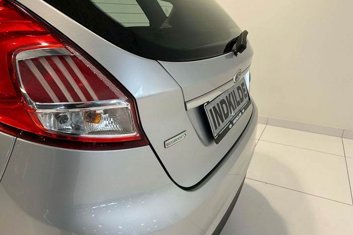 Sølv Ford Fiesta fra 2016