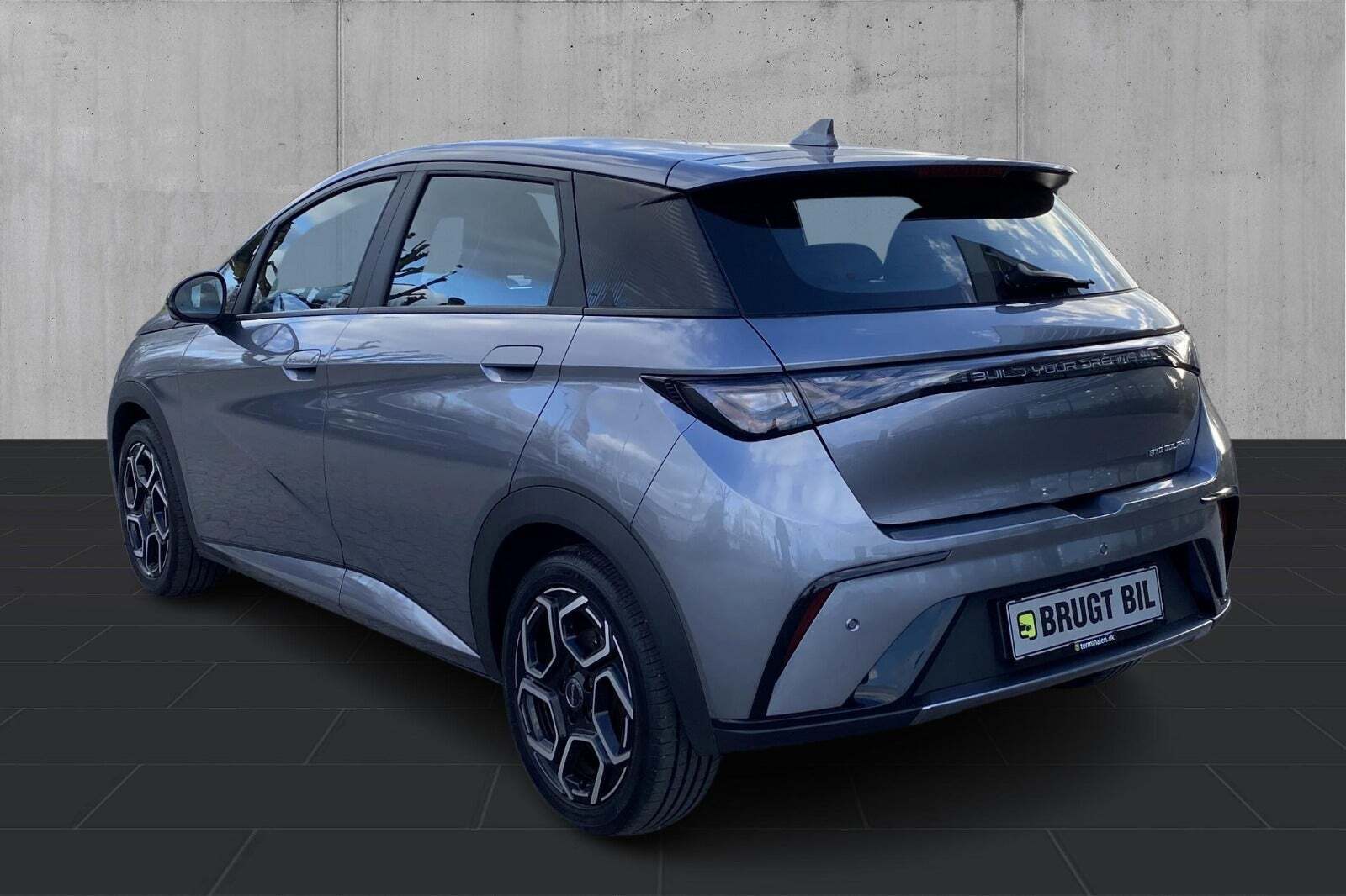 Grå BYD Dolphin fra 2024