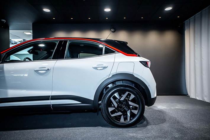 Hvid Opel Mokka-e fra 2023