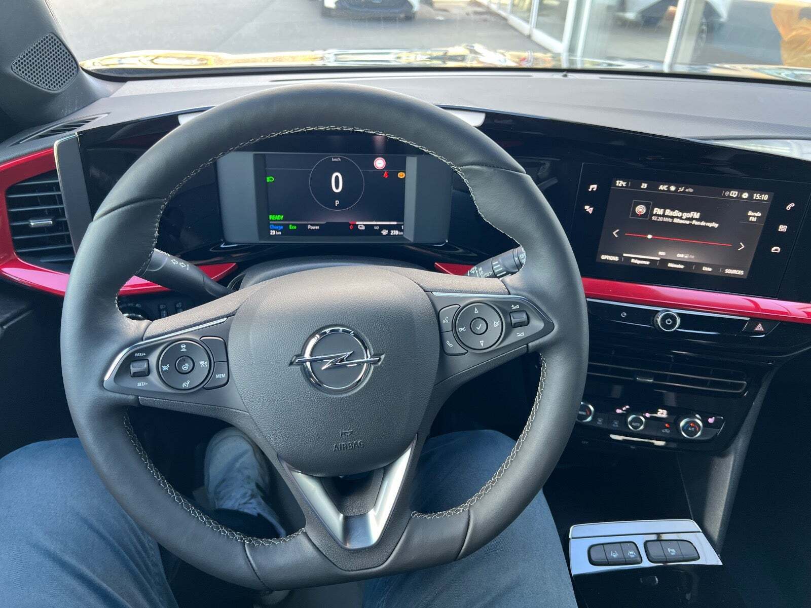 Sort Opel Mokka-e fra 2023