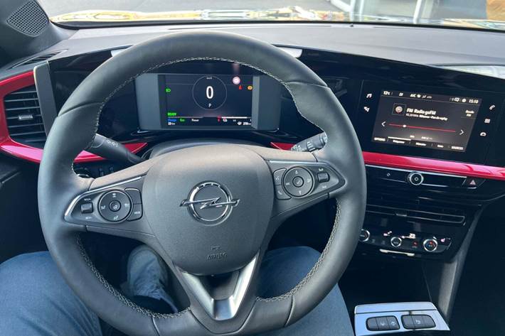 Sort Opel Mokka-e fra 2023