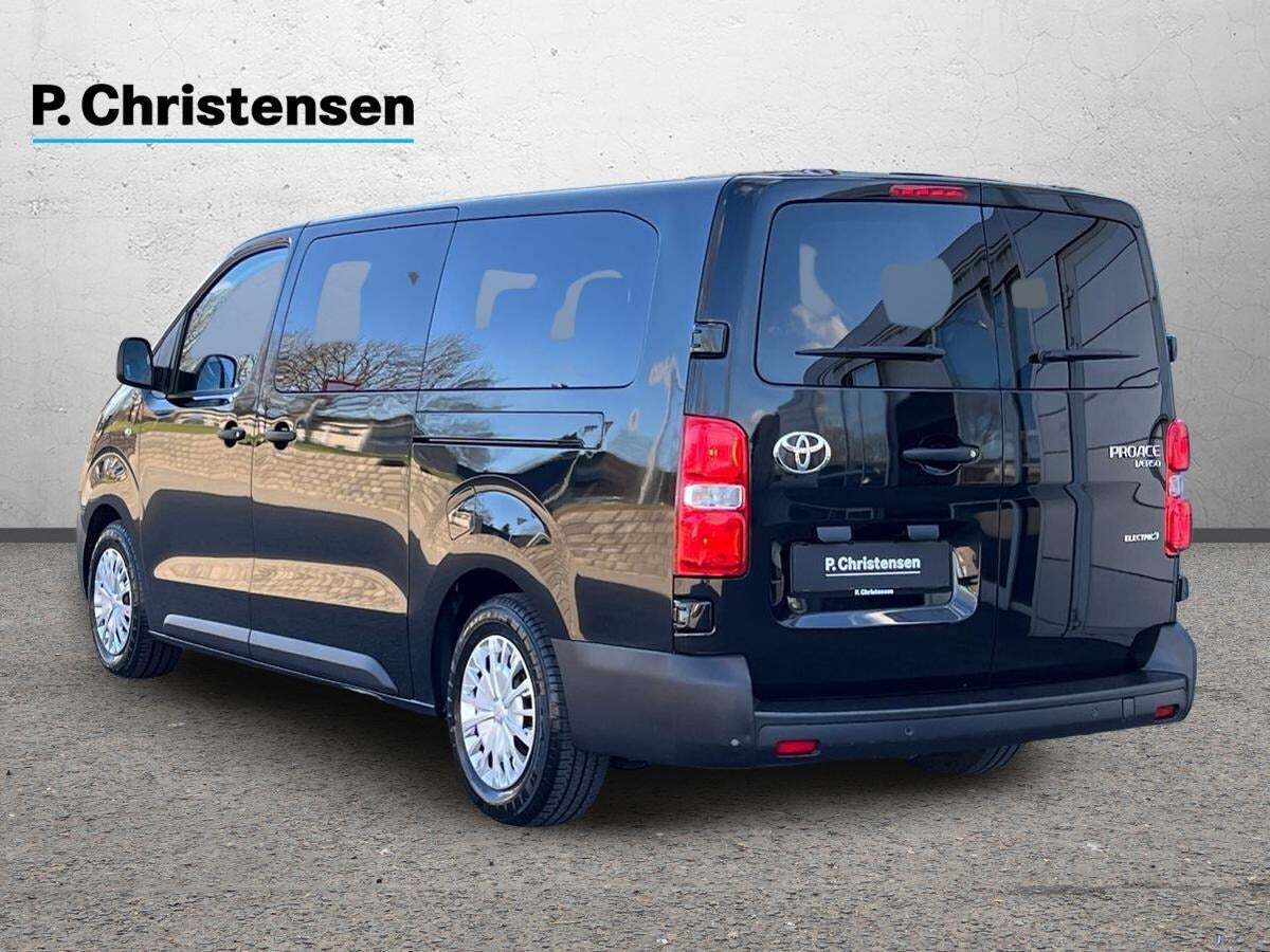 Toyota Proace Verso 75 Long Shuttle