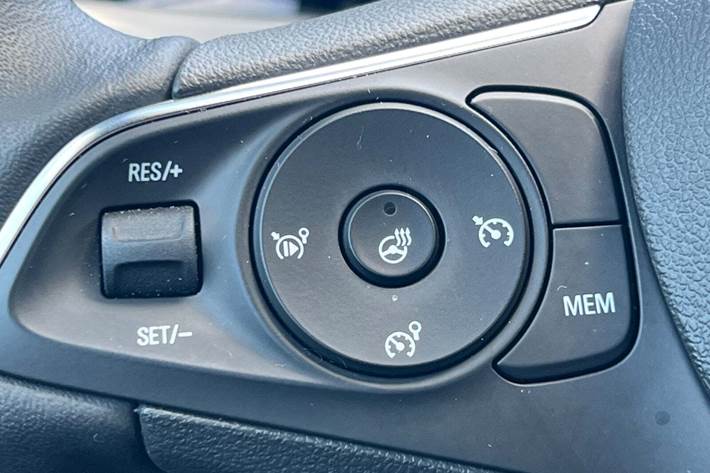 Grøn Opel Mokka-e fra 2023