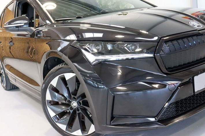 Sort Skoda Enyaq fra 2023