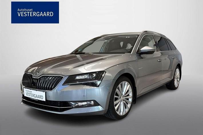 Grå Skoda Superb fra 2019