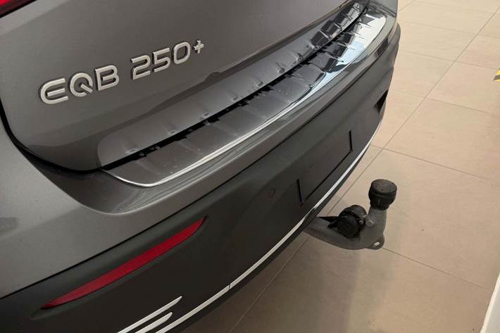 Grå Mercedes EQB250+ fra 2026