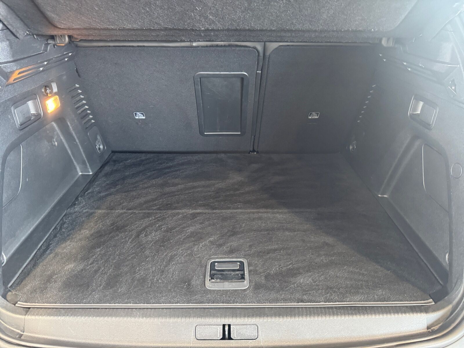 Blå Peugeot 3008 fra 2021