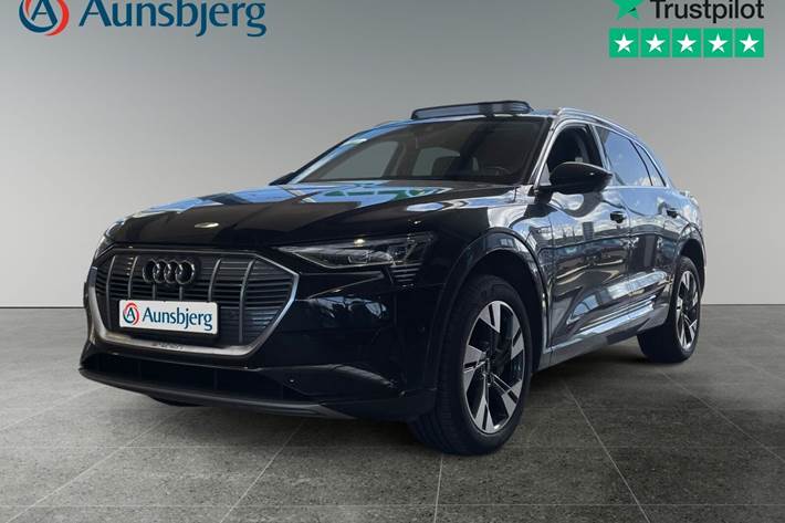 Beige Audi e-tron fra 2022