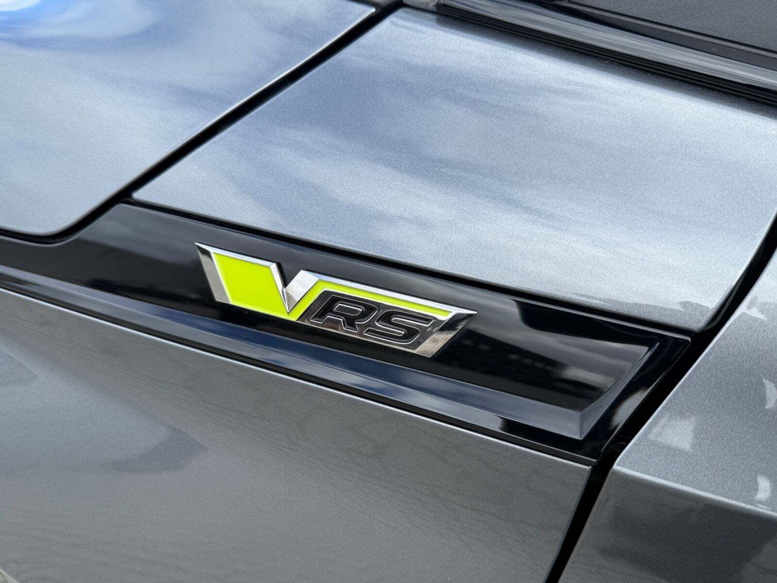 Grå Skoda Enyaq fra 2022