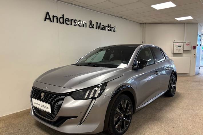 Grå Peugeot e-208 fra 2023