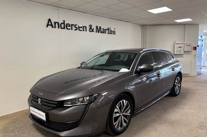 Grå Peugeot 508 fra 2021