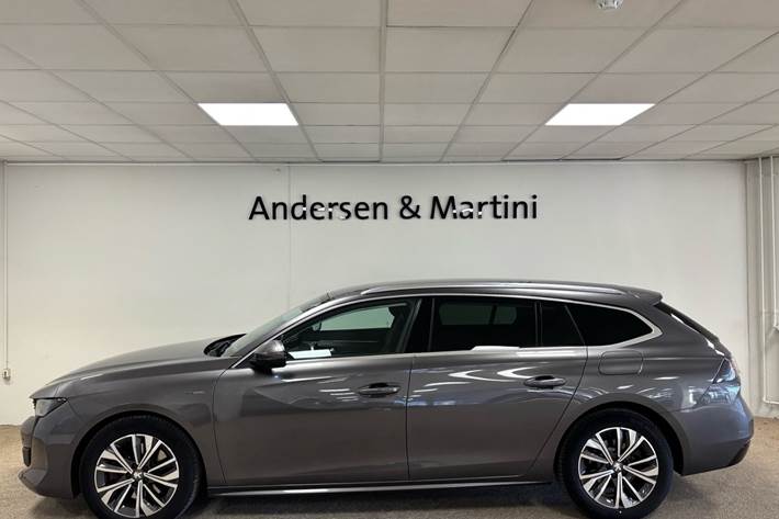 Grå Peugeot 508 fra 2021