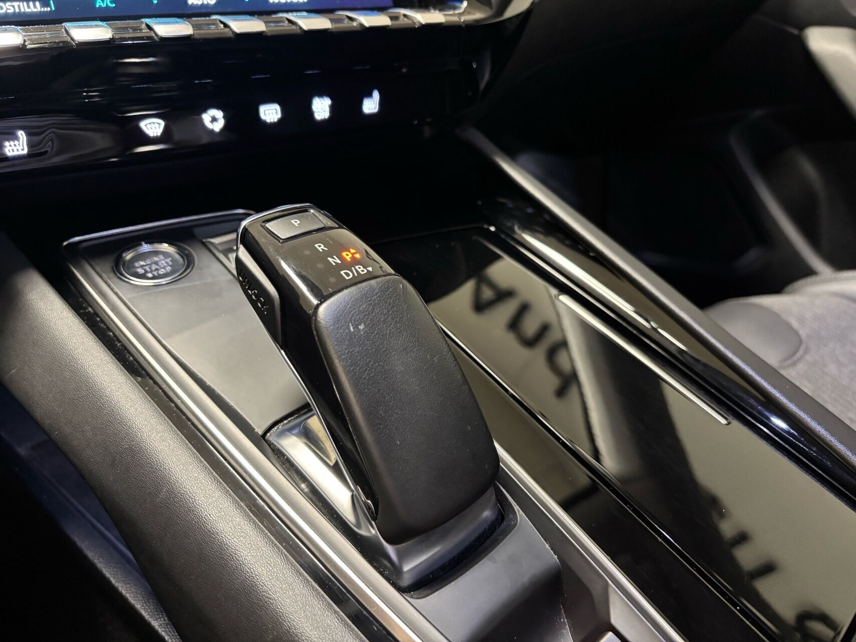 Grå Peugeot 508 fra 2021