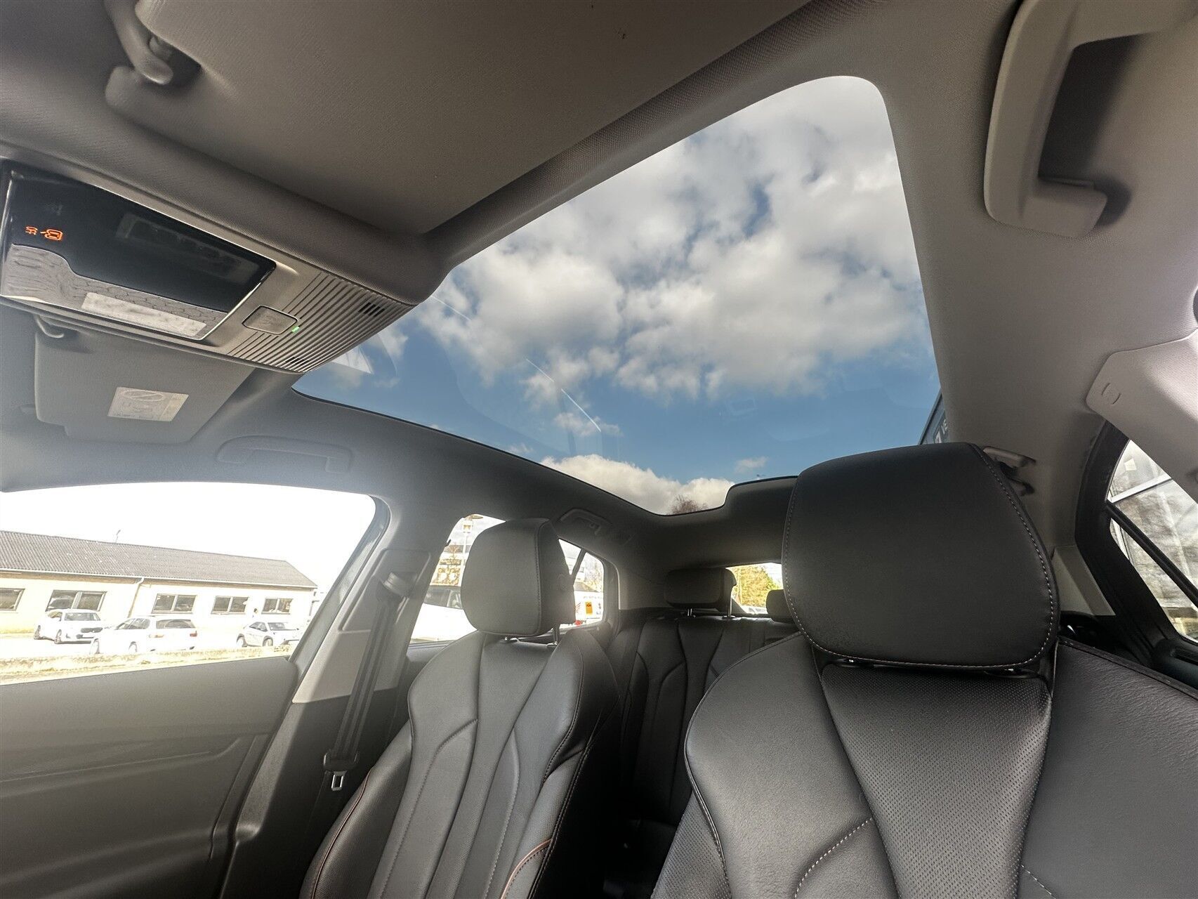 Grå Skoda Enyaq fra 2023