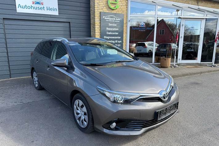 Grå Toyota Auris fra 2017