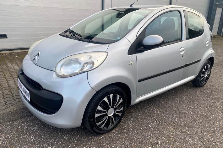 Sølv Citroën C1 fra 2007 set udefra