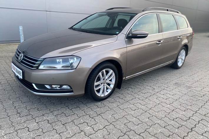 Orange VW Passat fra 2011