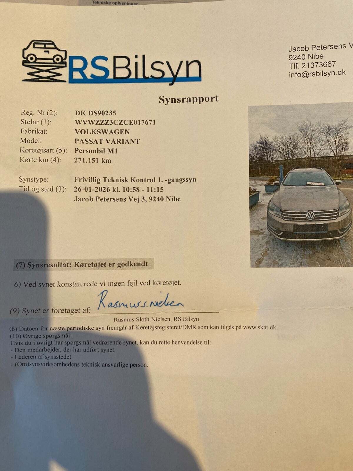 Orange VW Passat fra 2011