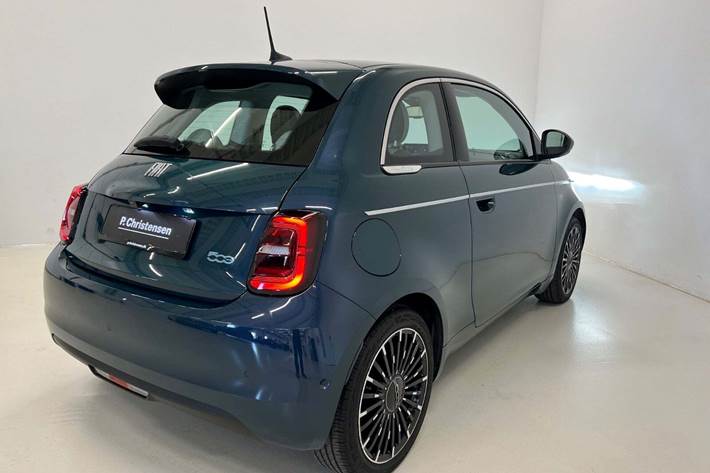 Blå Fiat 500e fra 2021