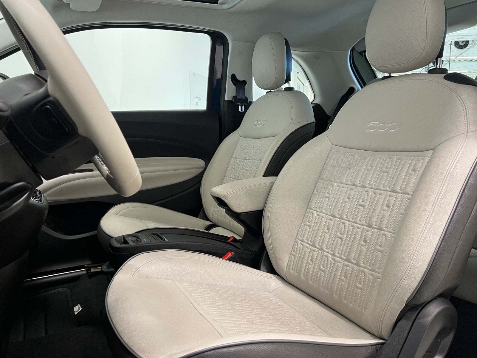 Blå Fiat 500e fra 2021