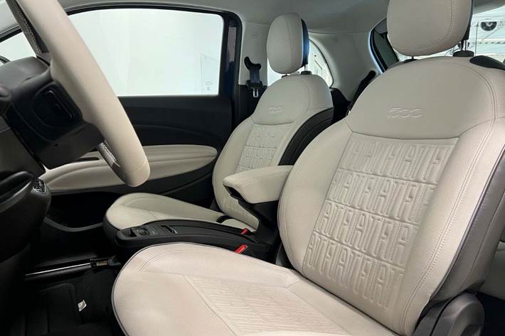 Blå Fiat 500e fra 2021