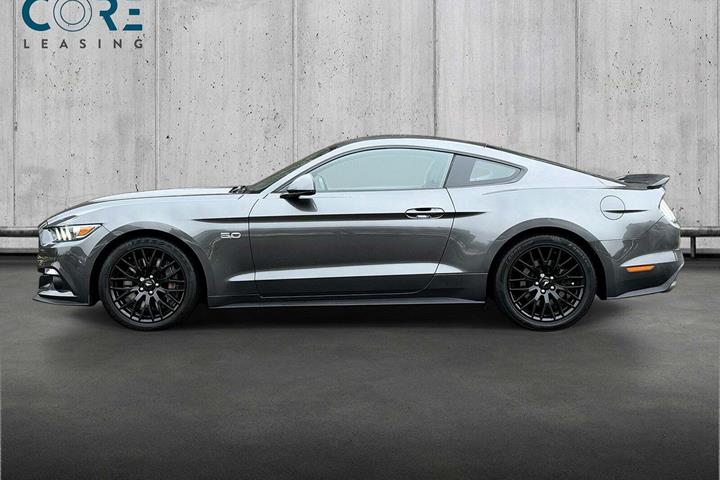 Grå Ford Mustang fra 2015