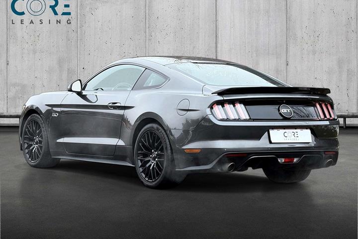 Grå Ford Mustang fra 2015