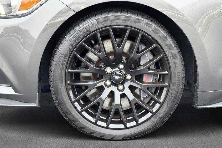 Grå Ford Mustang fra 2015