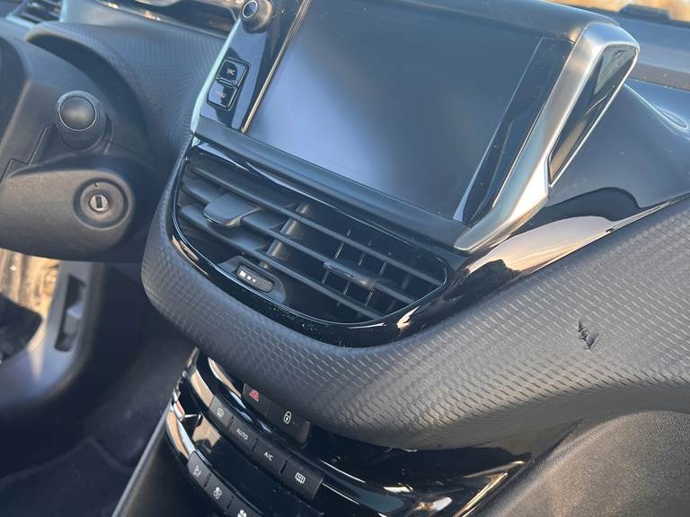 Peugeot 208 1,6 BlueHDI 100 hk 5D