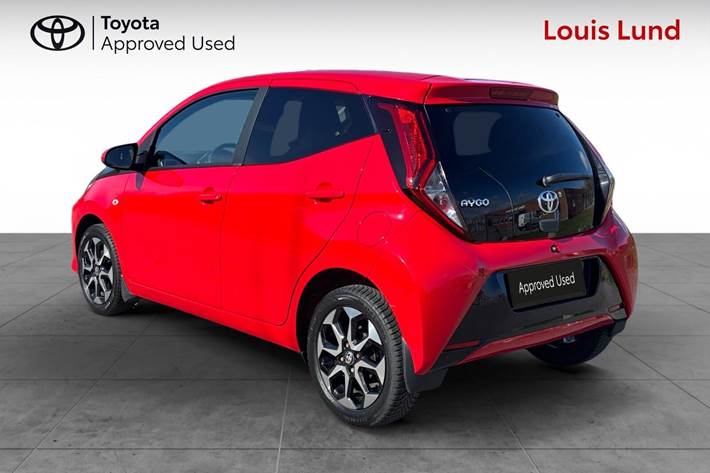 Rød Toyota Aygo fra 2021