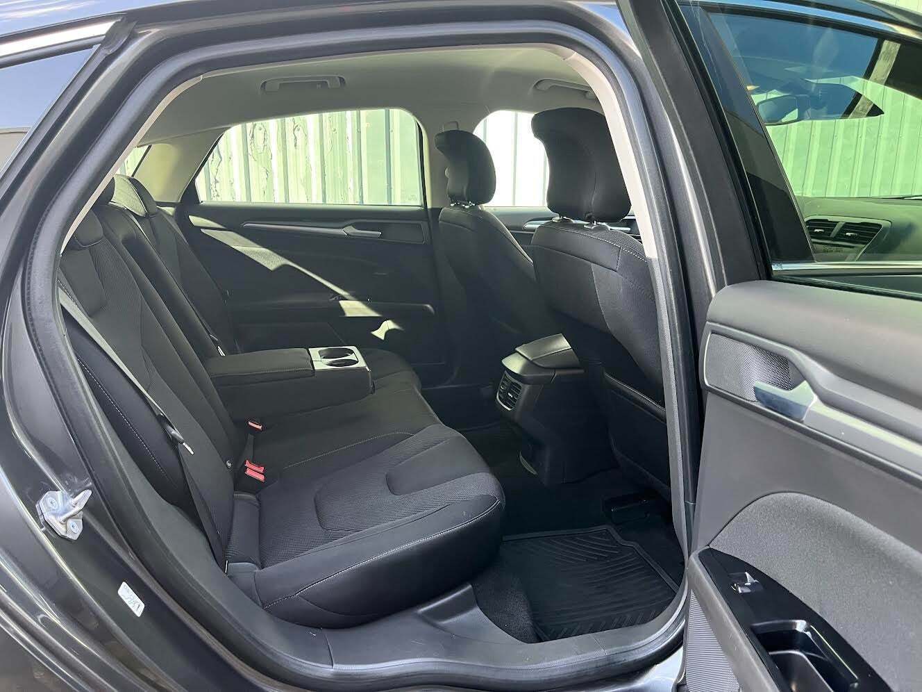 Grå Ford Mondeo fra 2015