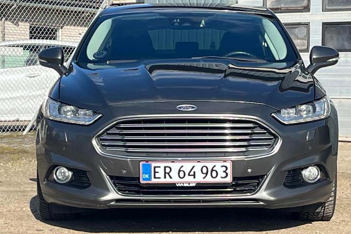 Grå Ford Mondeo fra 2015