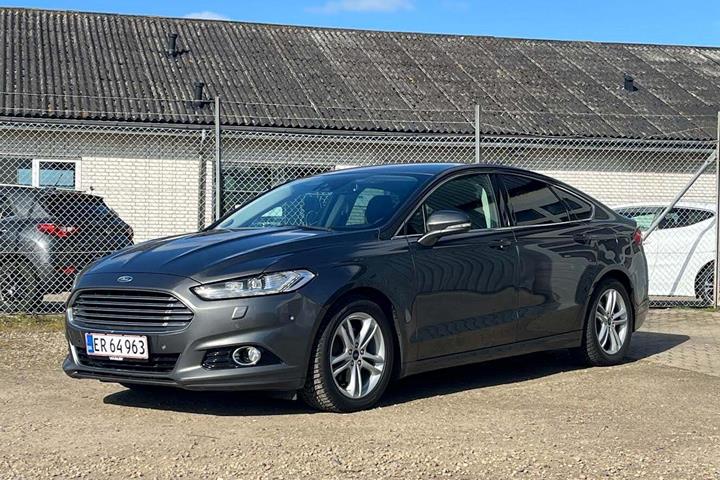 Grå Ford Mondeo fra 2015