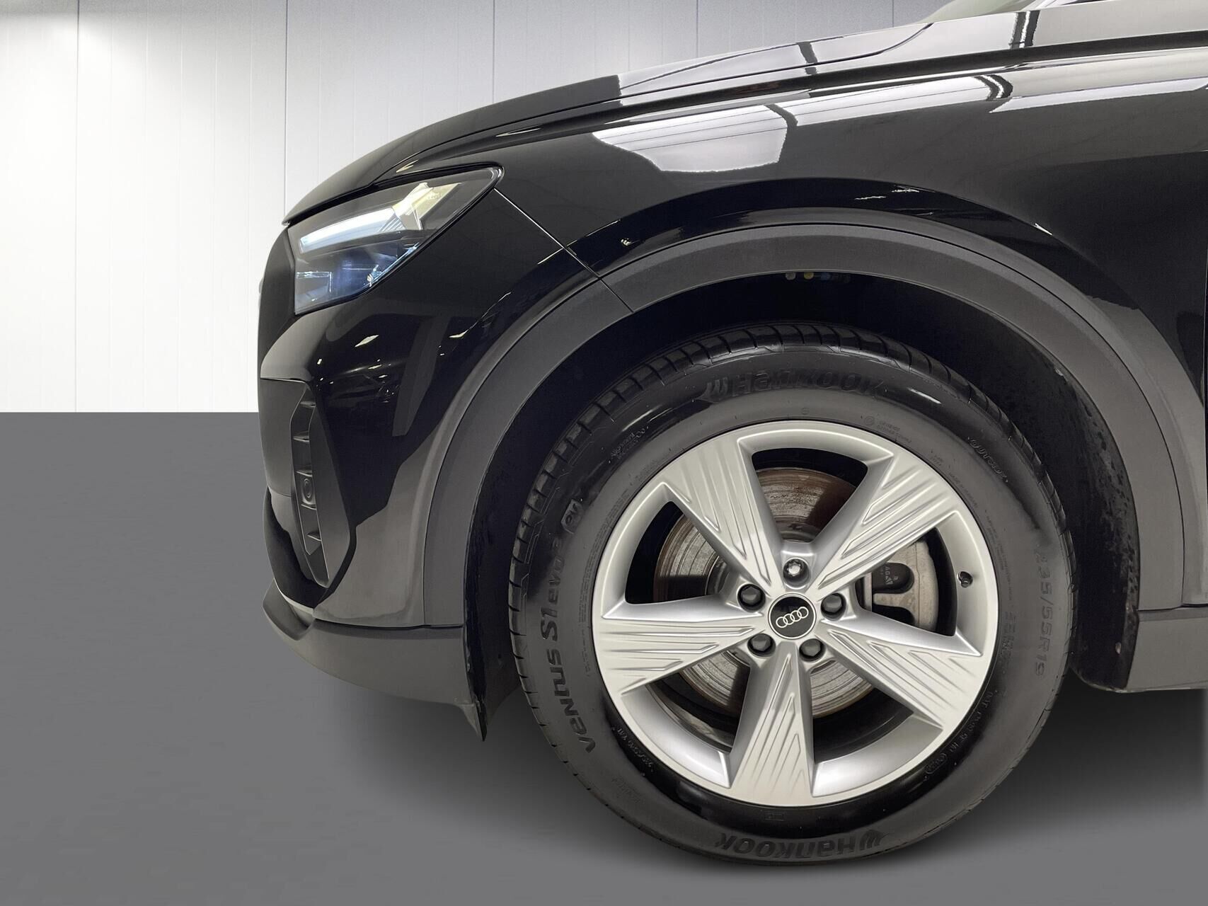 Sort Audi Q4 fra 2024