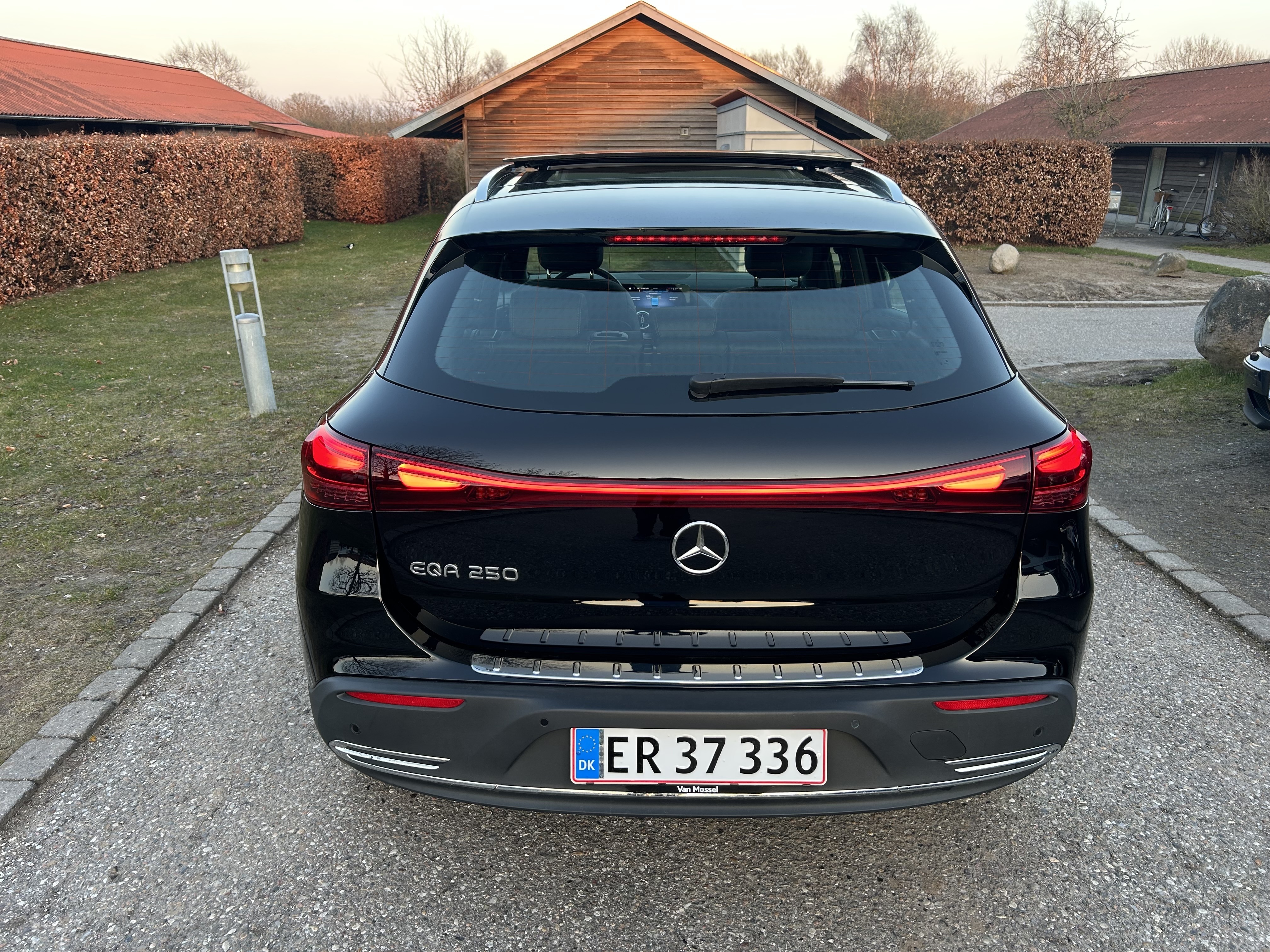 Sort Mercedes EQA 250 fra 2024