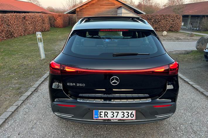 Sort Mercedes EQA 250 fra 2024