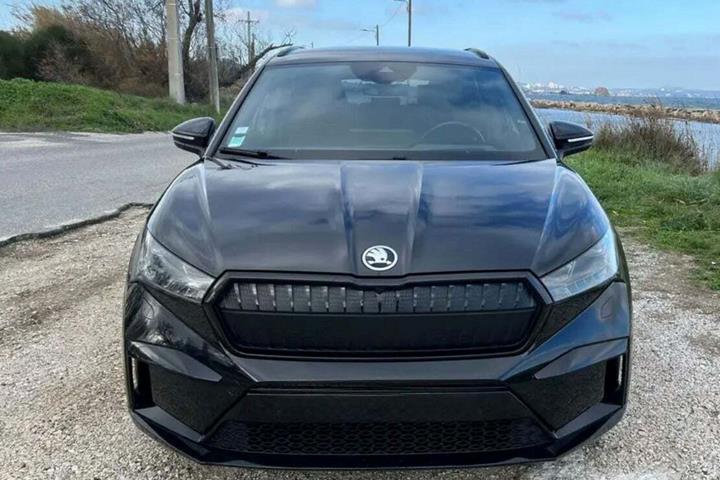 Sort Skoda Enyaq fra 2021