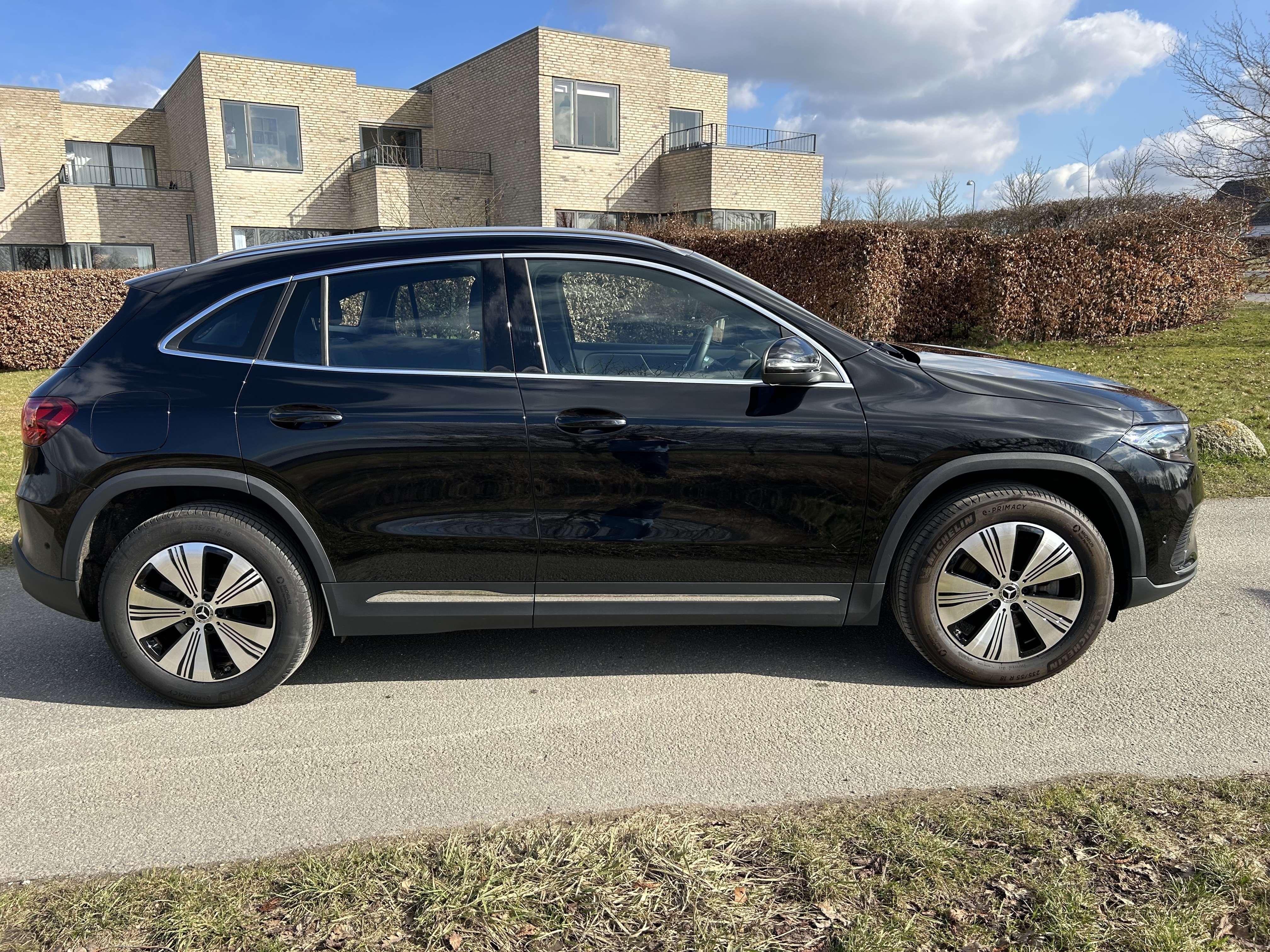 Sort Mercedes EQA 250 fra 2024