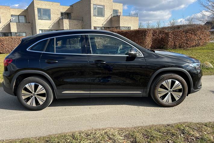 Sort Mercedes EQA 250 fra 2024